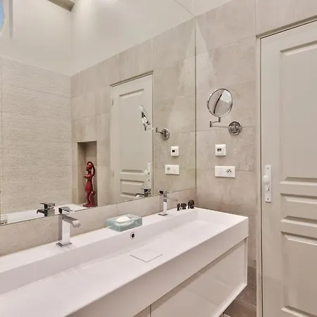 De Standing 4 Etoiles Sur L'ile Saint-louis By Weekome Paris